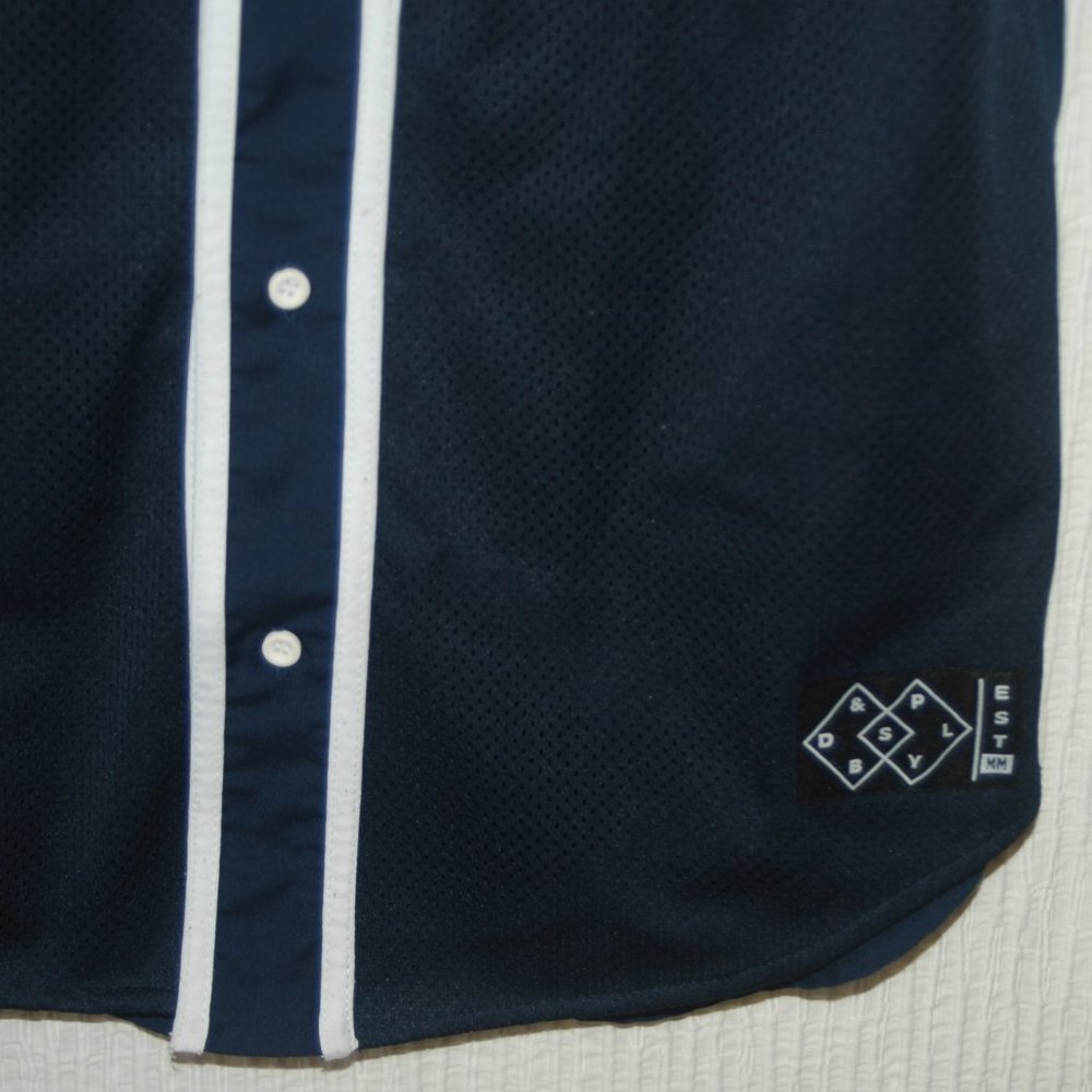 DIVIDED EST Men's Sports T-shirts - Picture 3 of 7